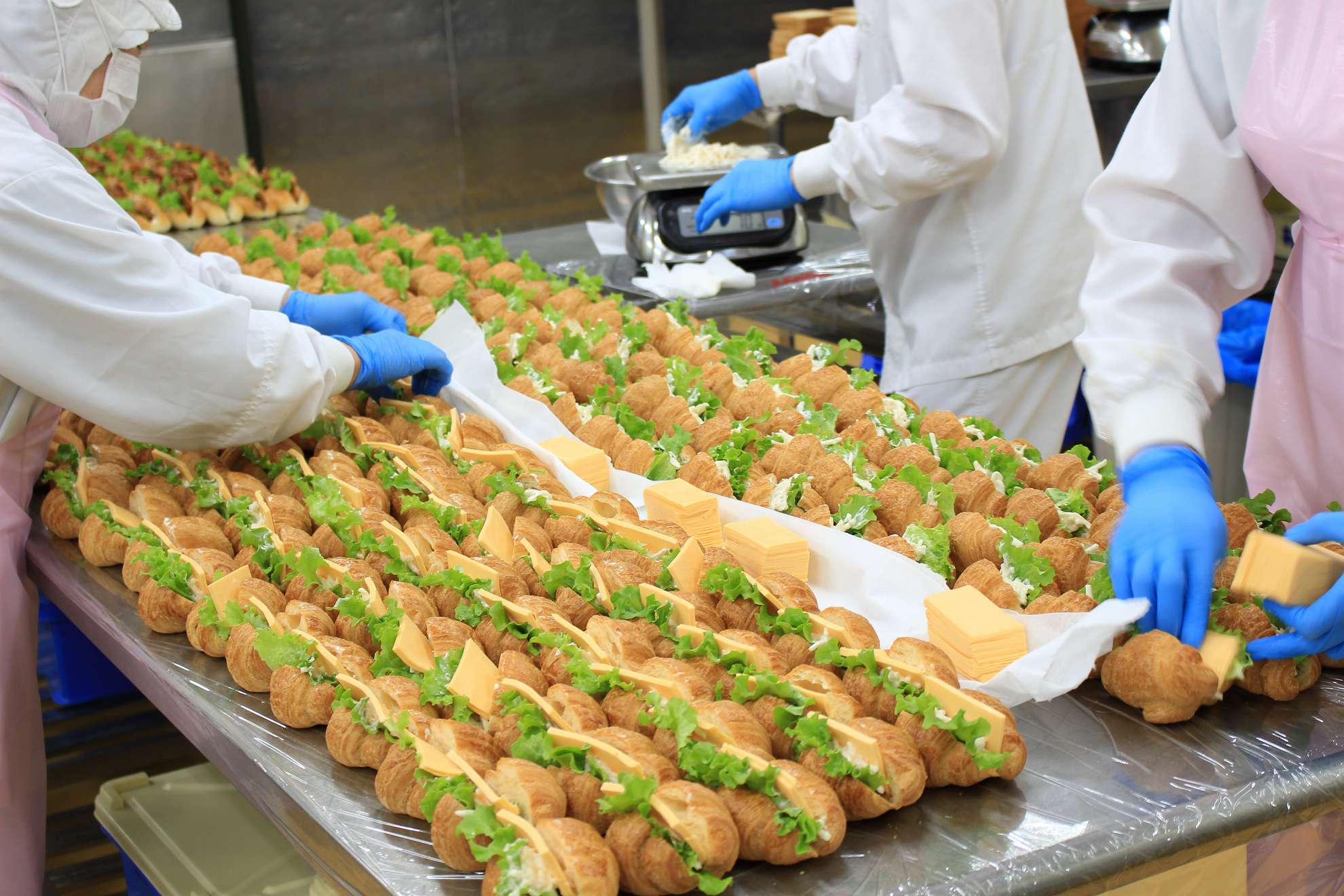 各工程の写真：検品、仕込、調理、盛付